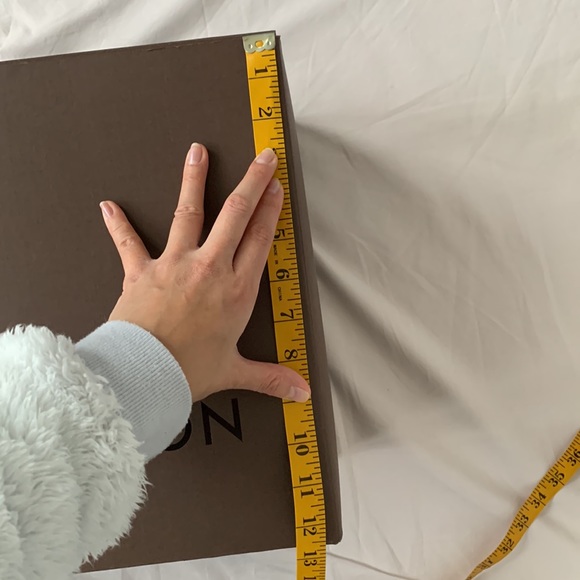 Large Authentic Louis Vuitton gift box, brown, 15.5”x12.5”, 9”width - Picture 5 of 9